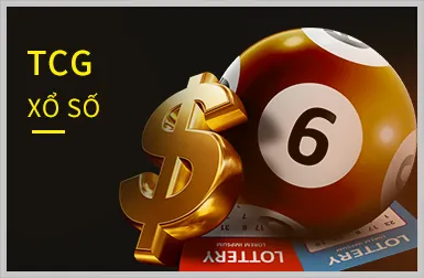 Sân cỏ bóng đá với quả bóng và cầu thủ